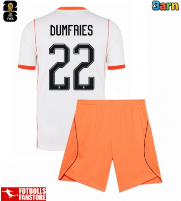Nederländerna Denzel Dumfries #22 Bortatröja Barn VM 2026 Kortärmad (+ Korta byxor)